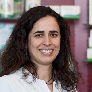 Fabricia Neves, Apothekerin